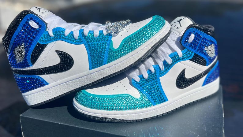 Jordan 1 Mids